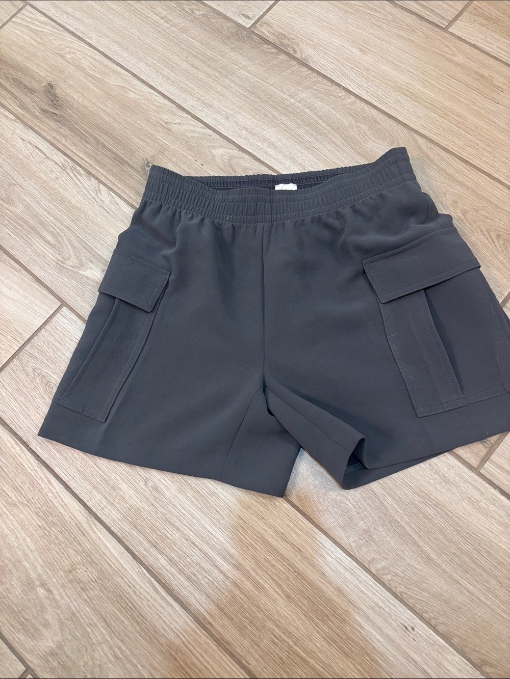 Aritzia Gray Elastic-Waist Cargo Shorts